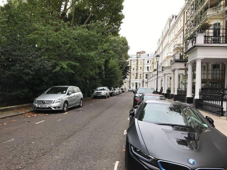 Stunning 2 Bed/2Bath Flat In Heart Of Kensington Appartement Londen Buitenkant foto