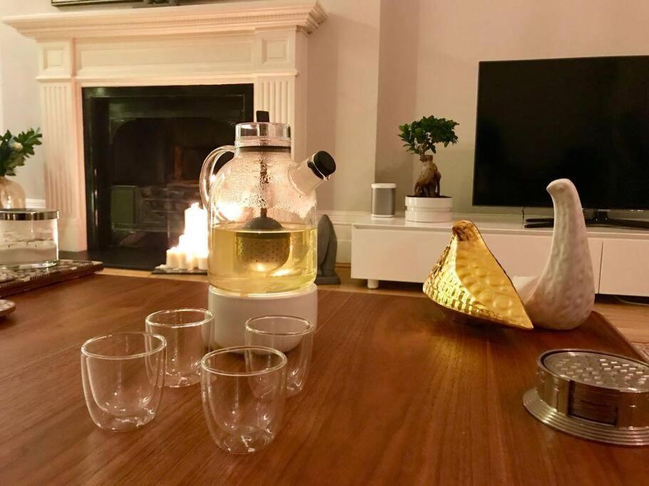 Stunning 2 Bed/2Bath Flat In Heart Of Kensington Appartement Londen Buitenkant foto