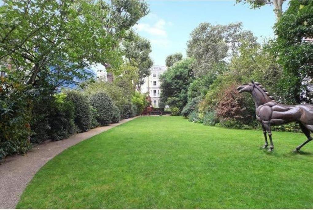 Stunning 2 Bed/2Bath Flat In Heart Of Kensington Appartement Londen Buitenkant foto