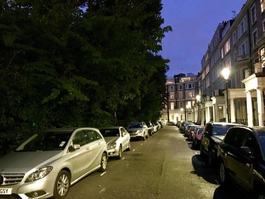 Stunning 2 Bed/2Bath Flat In Heart Of Kensington Appartement Londen Buitenkant foto