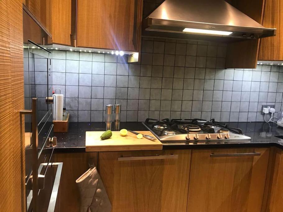 Stunning 2 Bed/2Bath Flat In Heart Of Kensington Appartement Londen Buitenkant foto