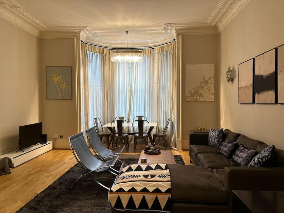 Stunning 2 Bed/2Bath Flat In Heart Of Kensington Appartement Londen Buitenkant foto