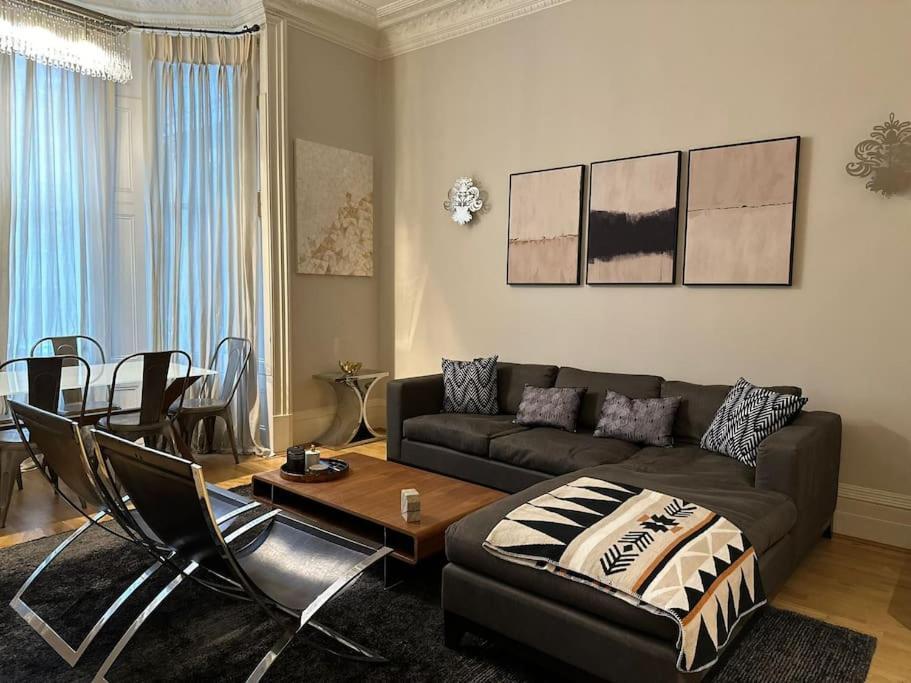 Stunning 2 Bed/2Bath Flat In Heart Of Kensington Appartement Londen Buitenkant foto