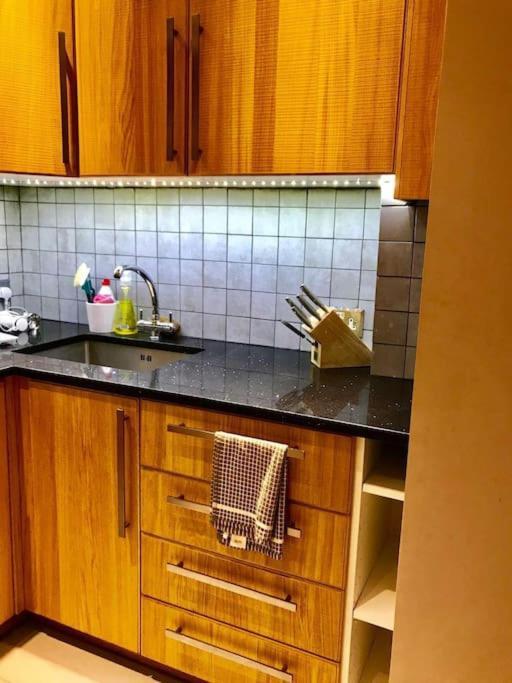 Stunning 2 Bed/2Bath Flat In Heart Of Kensington Appartement Londen Buitenkant foto