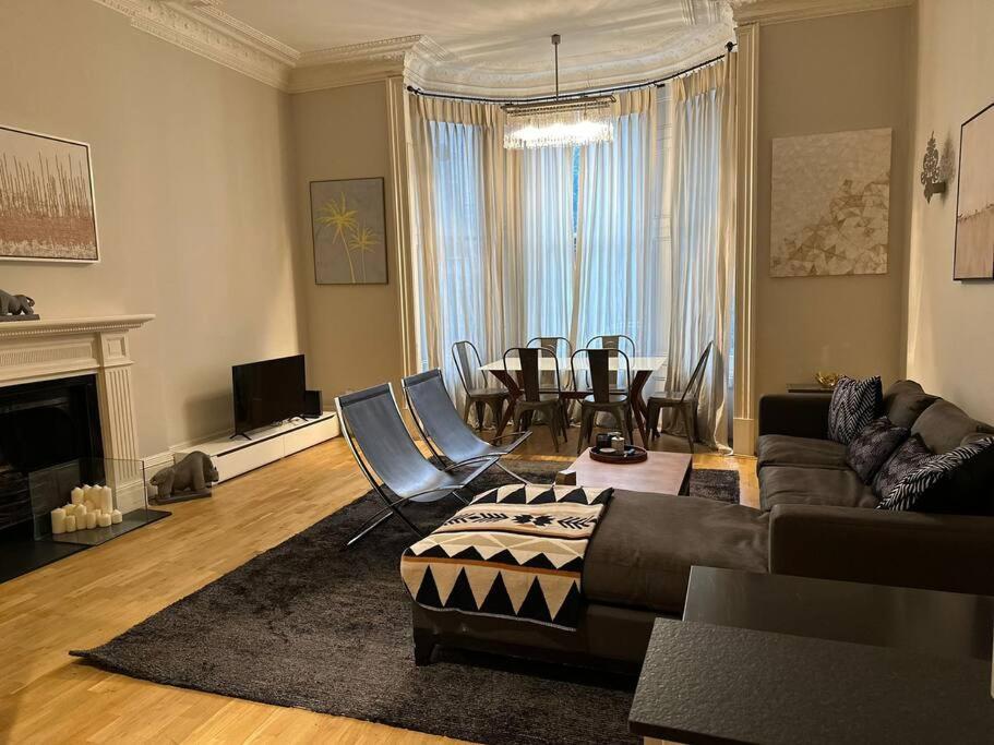 Stunning 2 Bed/2Bath Flat In Heart Of Kensington Appartement Londen Buitenkant foto