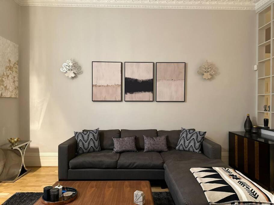 Stunning 2 Bed/2Bath Flat In Heart Of Kensington Appartement Londen Buitenkant foto