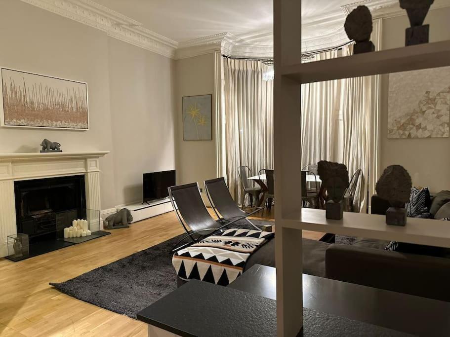Stunning 2 Bed/2Bath Flat In Heart Of Kensington Appartement Londen Buitenkant foto