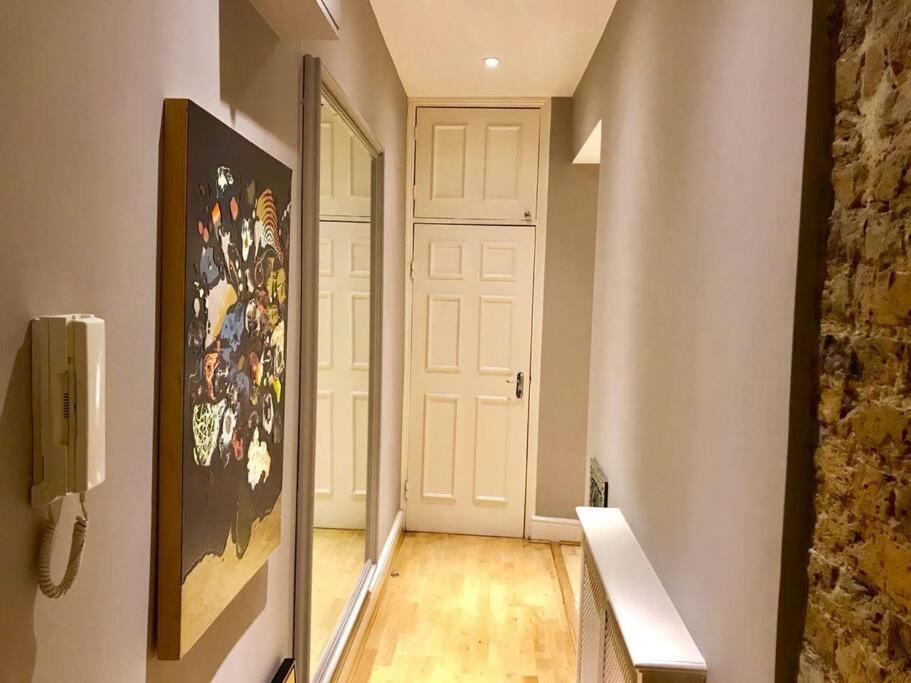 Stunning 2 Bed/2Bath Flat In Heart Of Kensington Appartement Londen Buitenkant foto